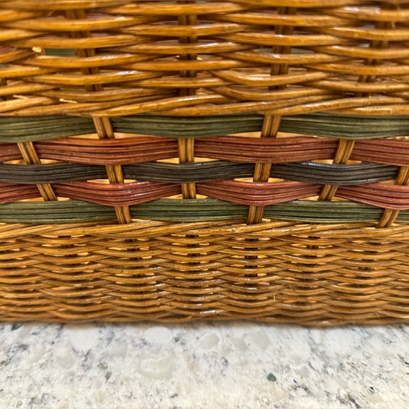 Signature Basket by The Homemaker Collection. Metal Frame Early 2000’s - Picture 8 of 15